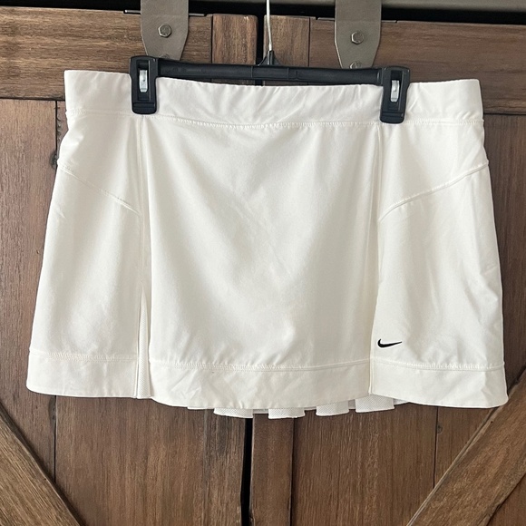 Nike Dri-FIT Women's Tennis/Pickleball White Flouncy Skort Size XL EUC - Picture 1 of 8